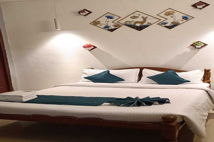 Room 8 of 18