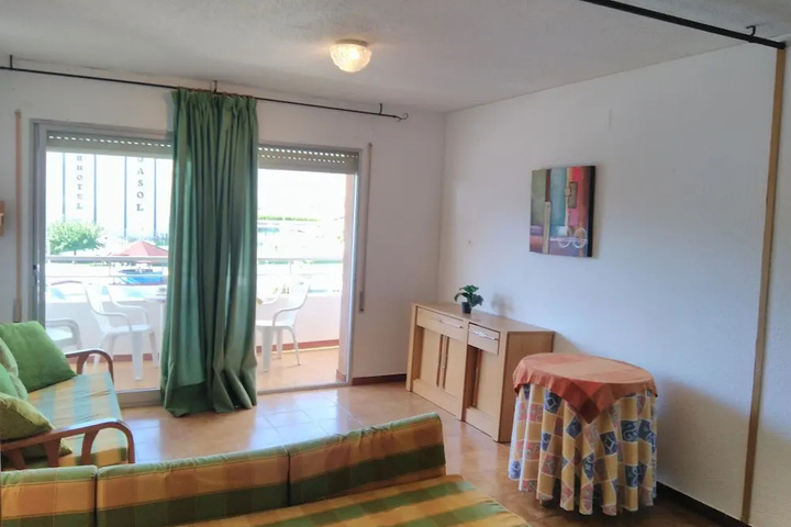 Room 9 of 13