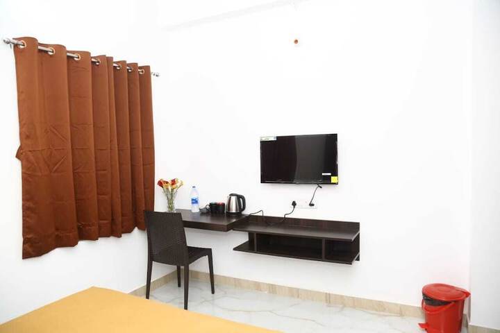 Room 3 of 8