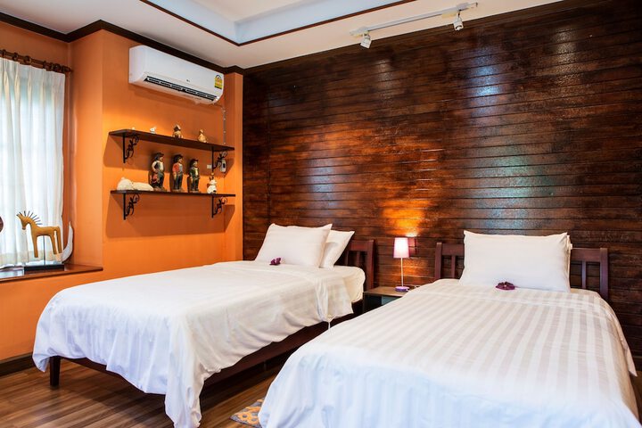 Room 2 of 27