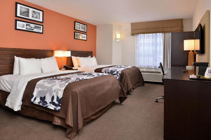 2 Queen Beds (9 of 11)