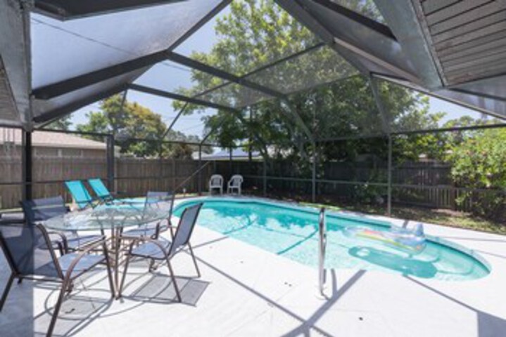 Pool 15 of 24