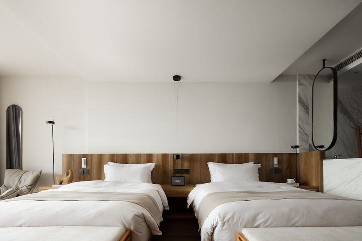 Room 2 of 182