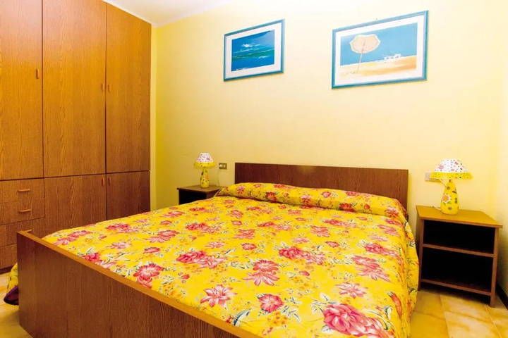 Room 4 of 11
