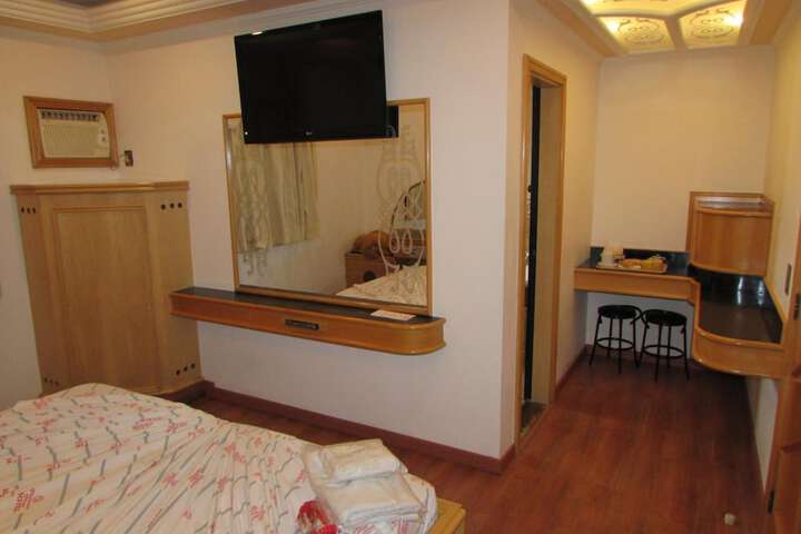 Room 10 of 46