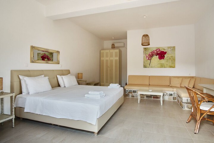 Room 6 of 61