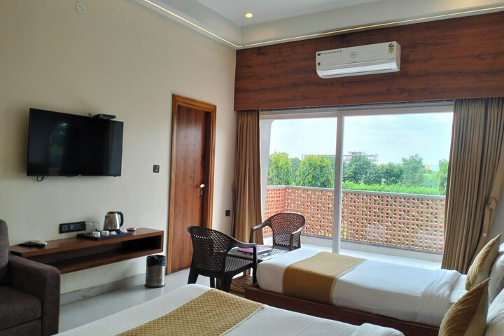 Room 9 of 62