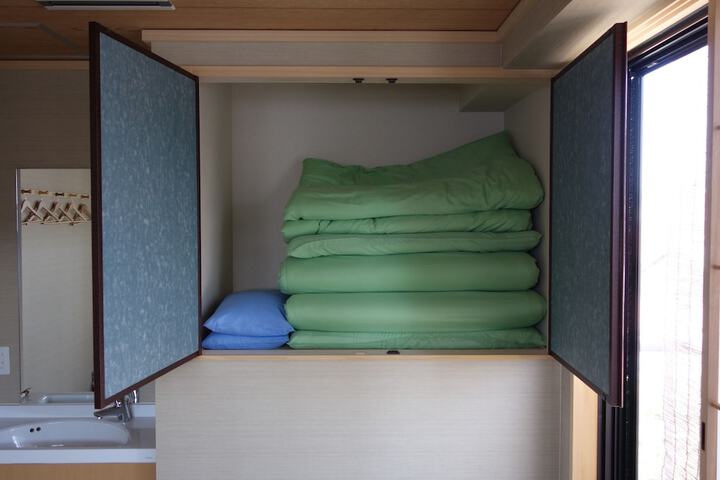 Room 10 of 33