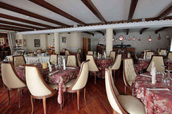 Dining 54 of 82