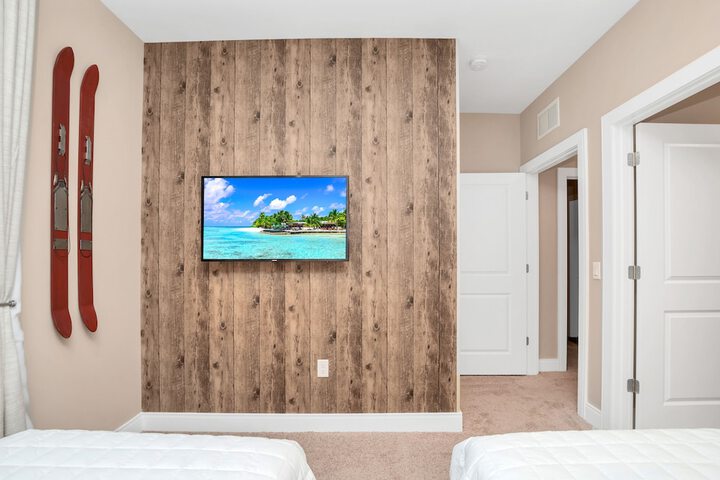 Room 8 of 48