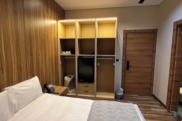 Room 64 of 147