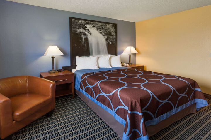 1 Queen Bed Mobility Accessible (8 of 15)