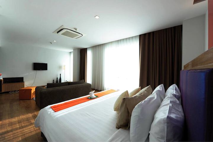 Room 17 of 143
