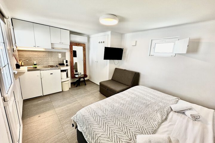 Room 3 of 10