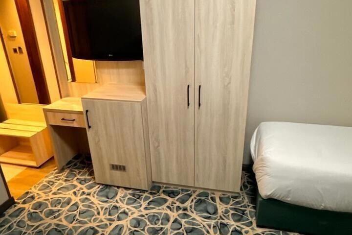Room 14 of 32