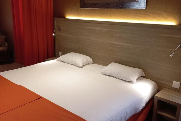 Room 14 of 50