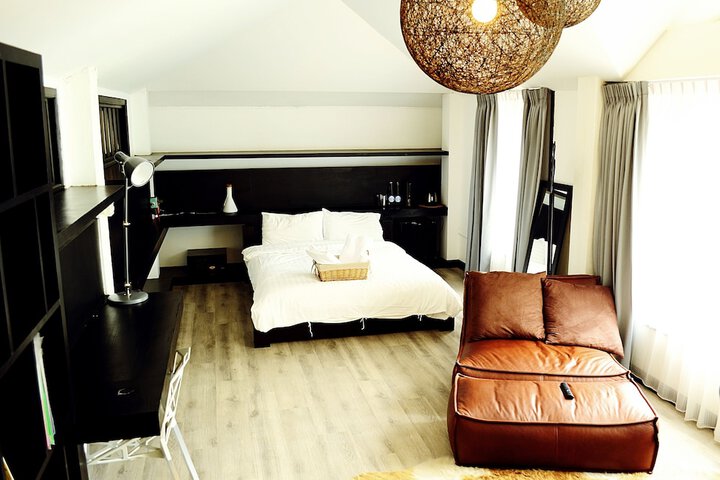 Room 6 of 24