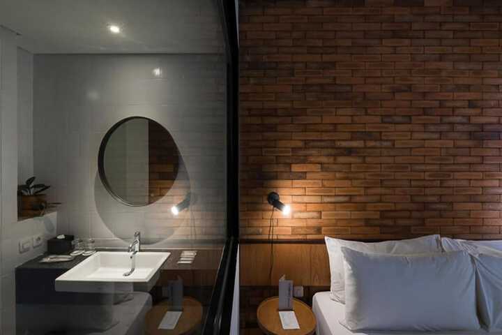 Room 16 of 52