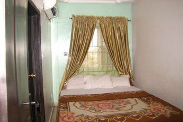 Room 13 of 19