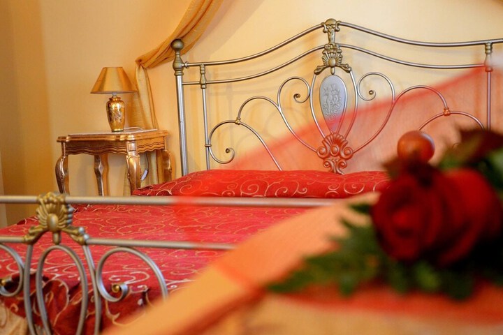 Room 4 of 9