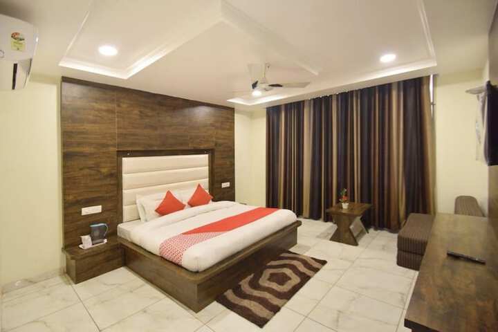 Room 7 of 16