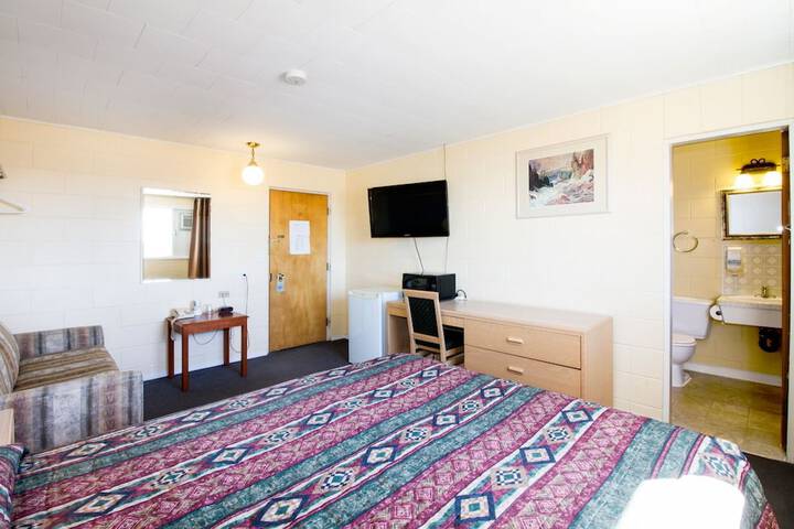Room 6 of 34