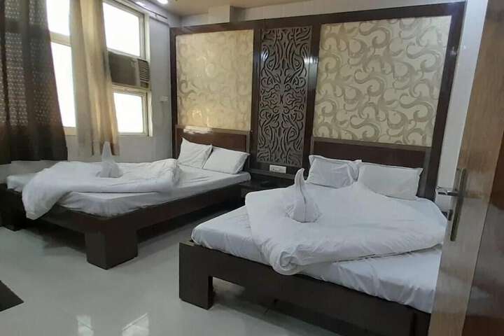 Room 4 of 7