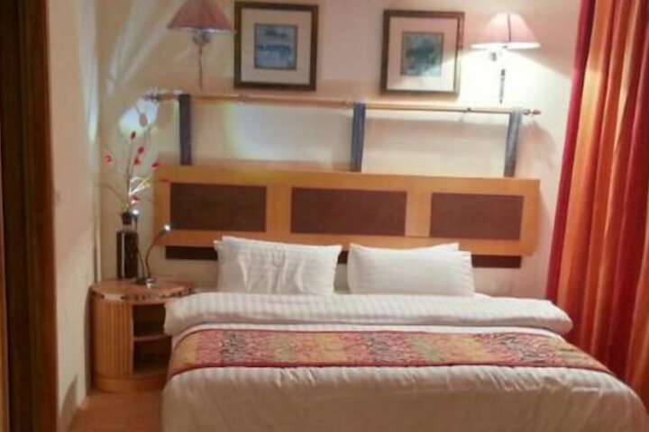 Room 12 of 30