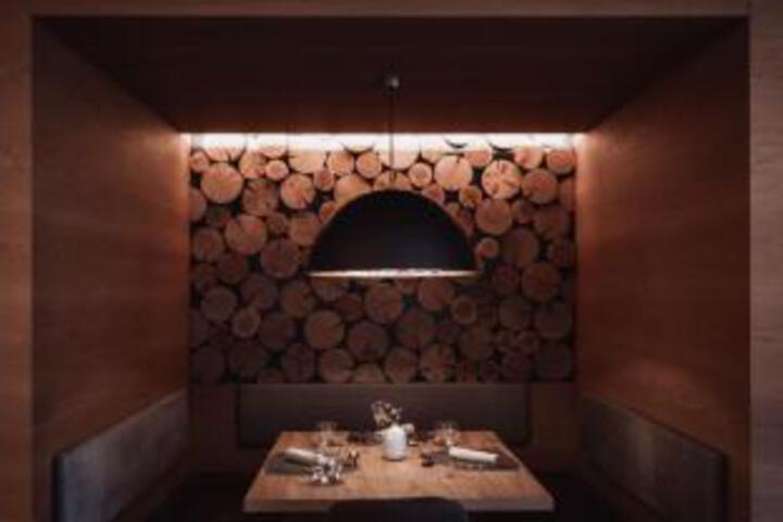 Dining 7 of 23