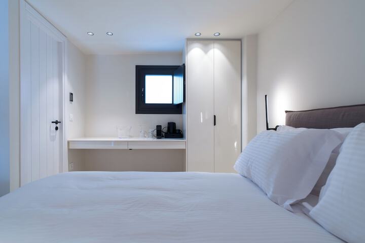 Room 25 of 44