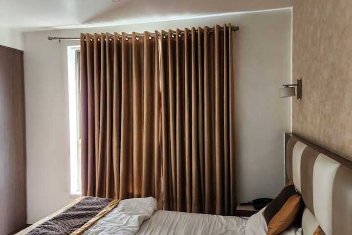 Room 6 of 16
