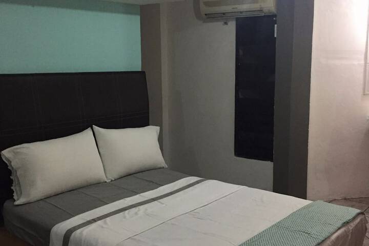 Room 12 of 25