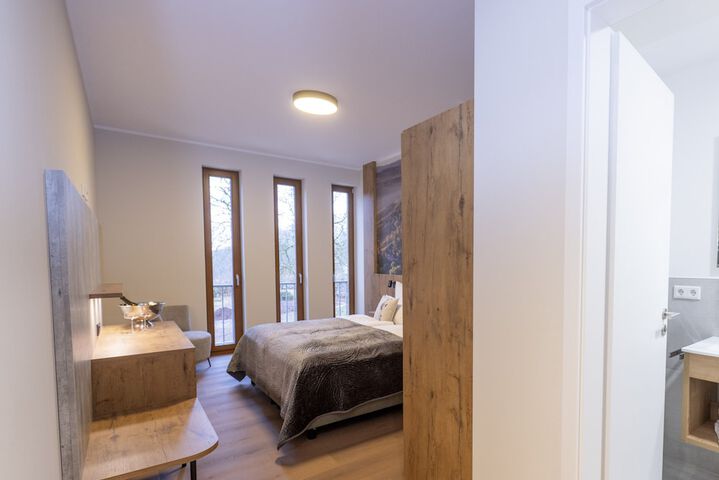 Room 4 of 10