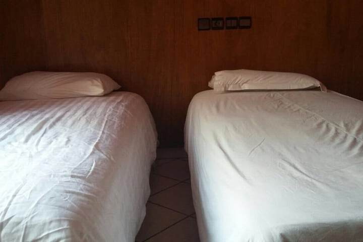 Room 14 of 32