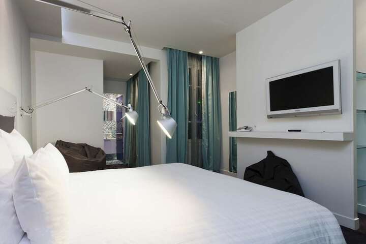 Room 9 of 34