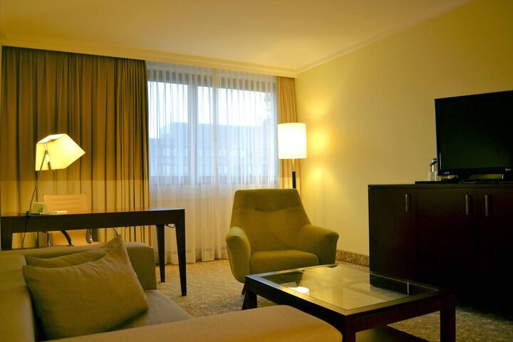 Room 11 of 37