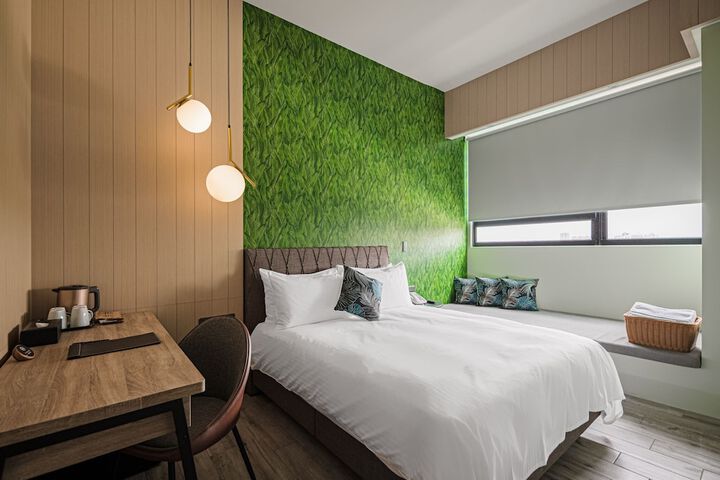 Room 18 of 37