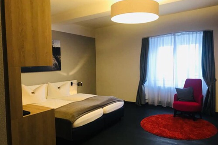 Room 4 of 30