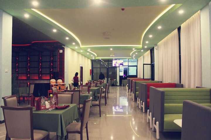 Dining 76 of 116