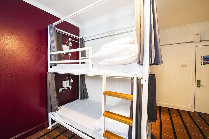 Room 8 of 75