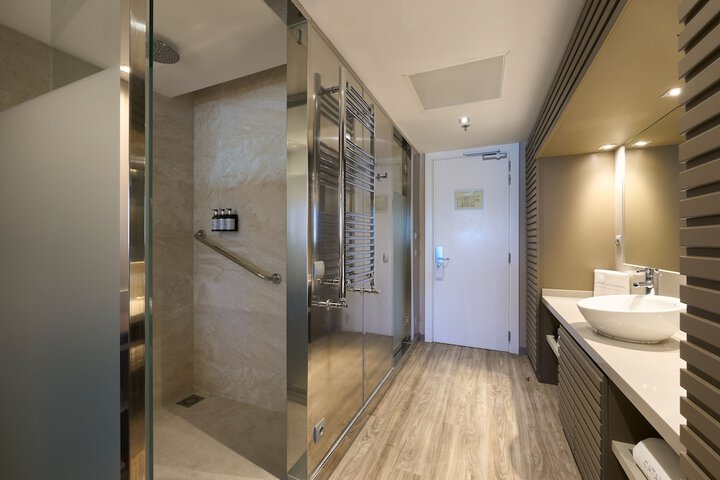 Room 60 of 82