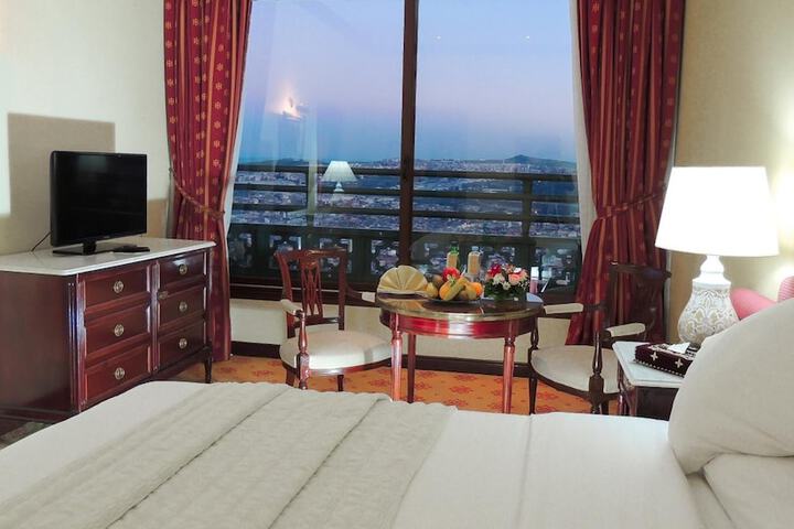 Room 14 of 63