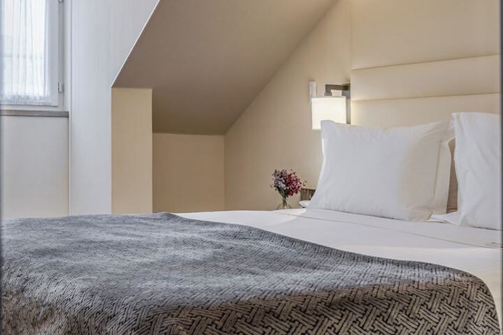 Room 40 of 143