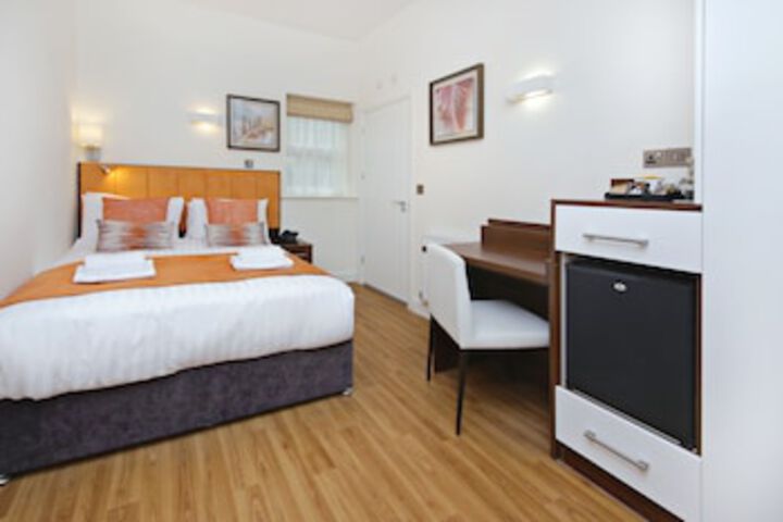 Room 82 of 171