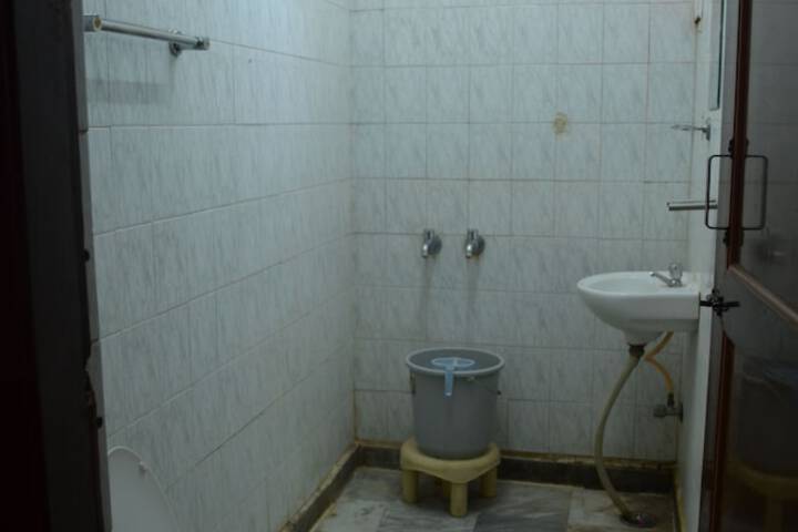 Room 25 of 34