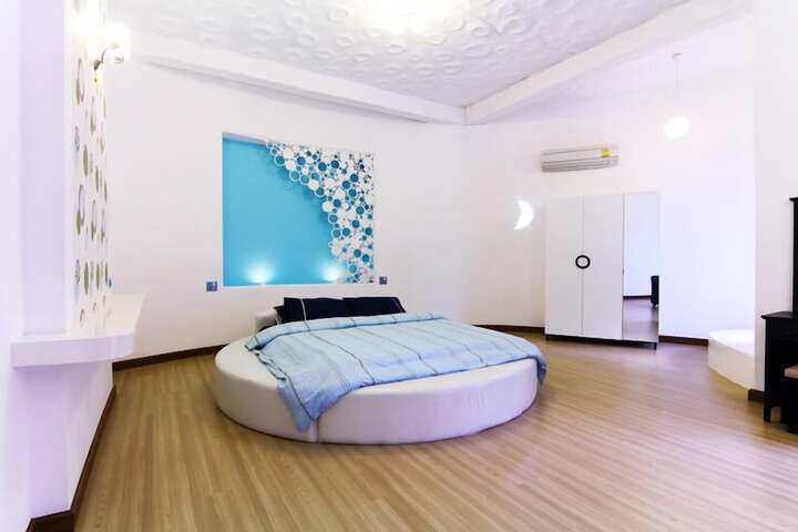 Room 21 of 105