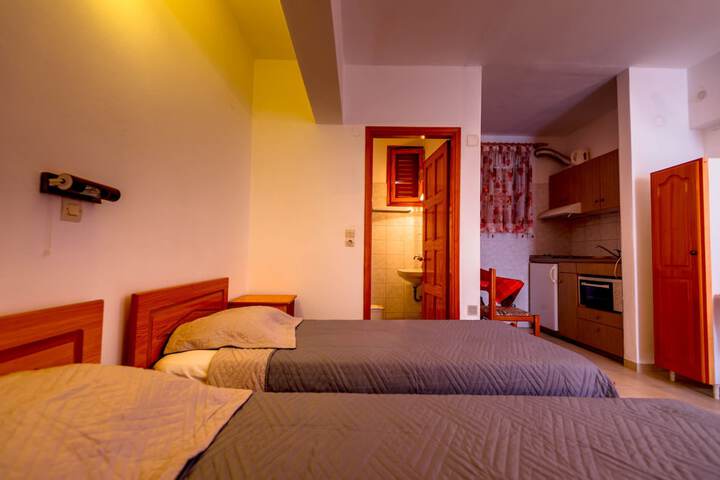 Room 15 of 33