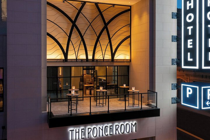 Lobby lounge