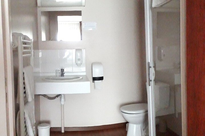 Room 21 of 32