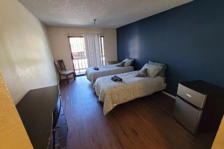 Room 4 of 7